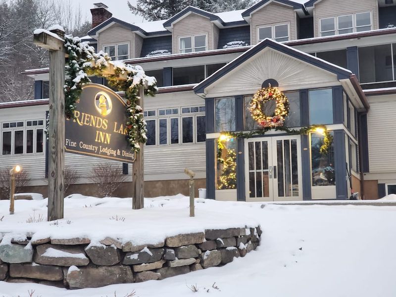 Friend's Lake Inn