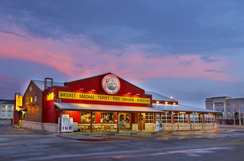 8 Barbecue Sandwiches To Try In Texas - Decor Hint The Chopped Baker At Rudy's Country Store & Bar-B-Q
