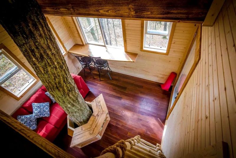 10 Kentucky Rustic Cabins Locals Adore For Their Unique Charm - Decor Hint The Treehouse Cabin, Germantown