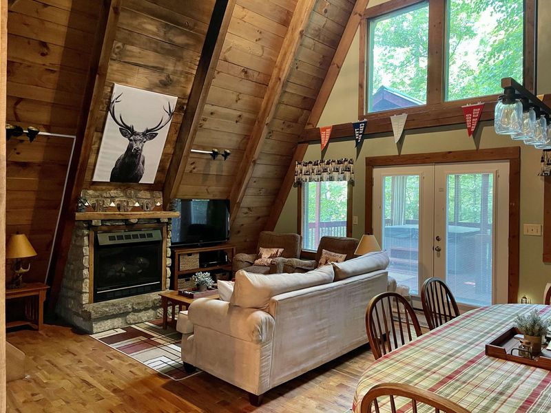 10 Kentucky Rustic Cabins Locals Adore For Their Unique Charm - Decor Hint The Cozy A-Frame – Slade