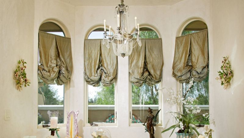 9 Signs Your Mississippi Dining Room Might Be Stuck In The Past - Decor Hint Heavy Swag Curtains With Valances