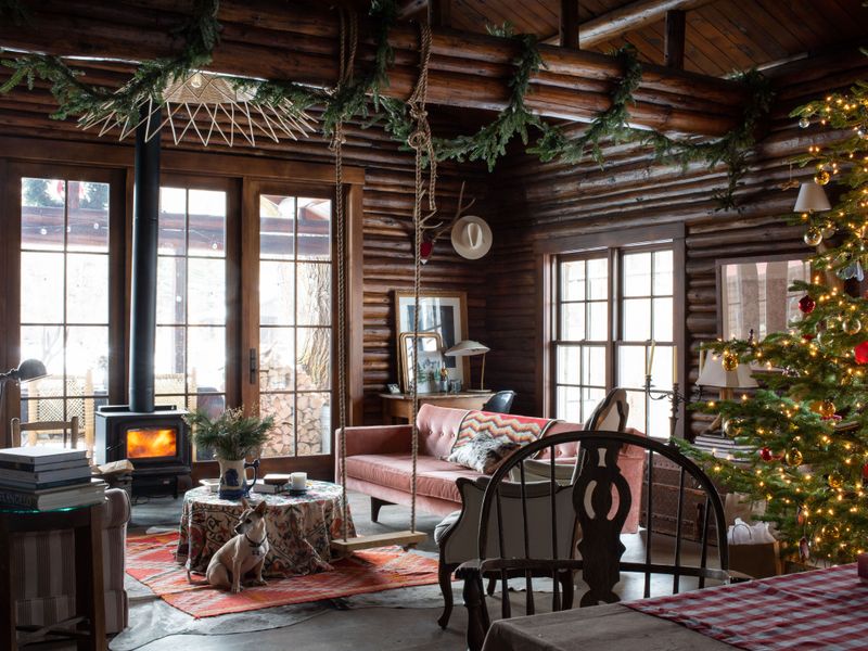10 Wyoming Log Cabin Tricks That Keep It Cozy - Decor Hint Coffee Can Wood Stove Humidifier