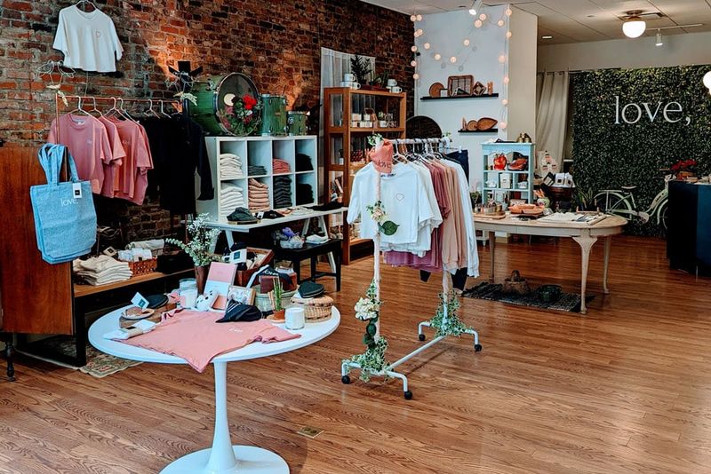 6 Pennsylvania Thrift Stores Packed With Timeless Home Treasures - Decor Hint Ditto Vintage – New Hope