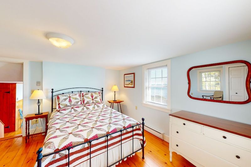 10 Maine Country Bedrooms Where Cozy And Classic Styles Come Together - Decor Hint Lobsterman's Cottage Cove