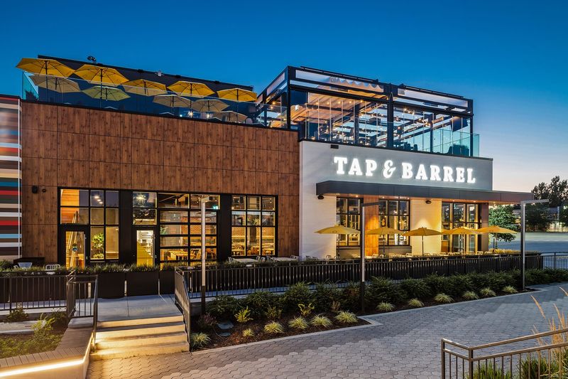 12 California Rooftop Patios With Décor That Locals Can’t Stop Talking About - Decor Hint The Rooftop At Tap & Barrel
