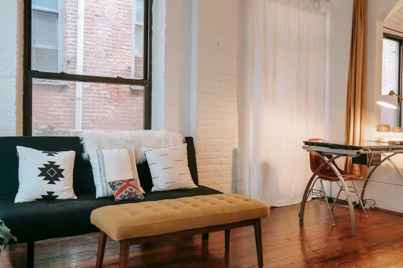 9 Living Room Choices I Avoid To Keep Style Timeless - Decor Hint Plastic Furniture Pieces