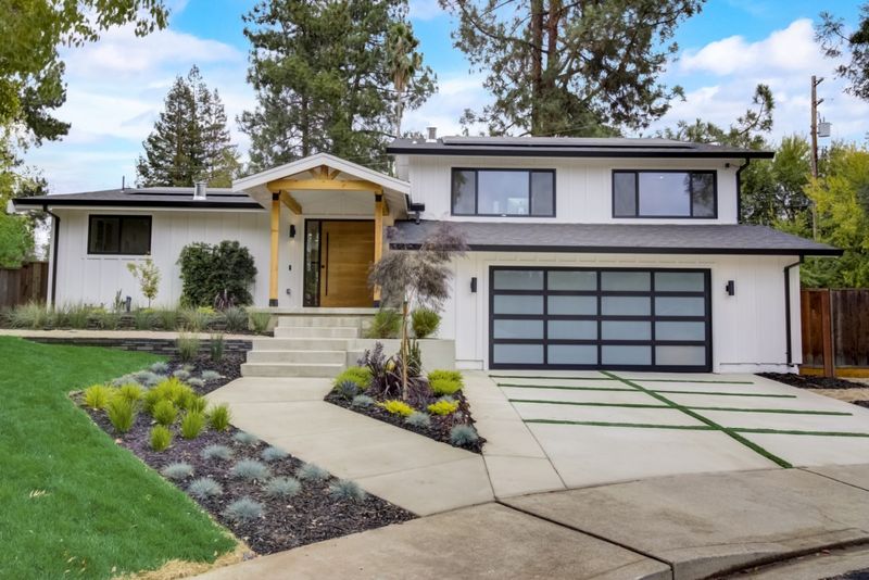 11 House Styles Likely to Vanish in Massachusetts and 5 That Are Hard to Sell - Decor Hint Mid-Century Split-Levels