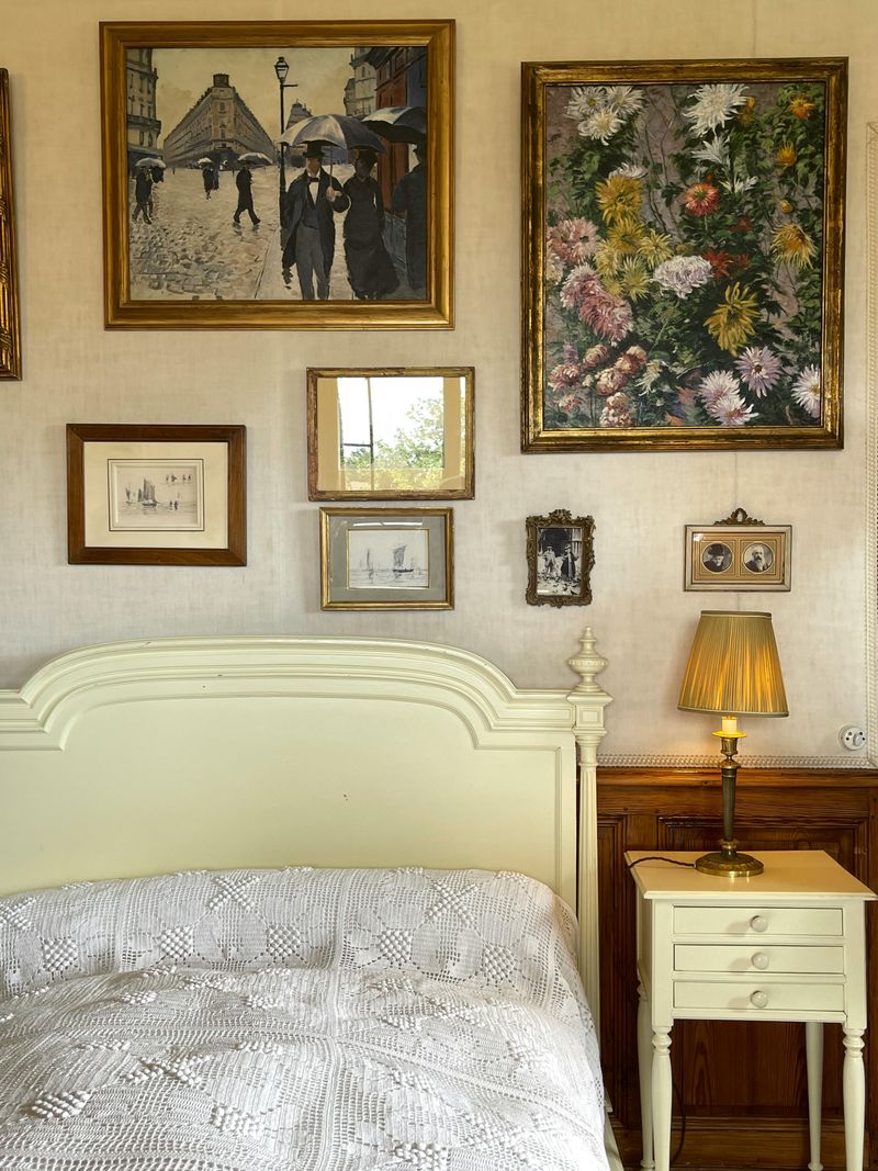 9 Cheap Things To Thrift That Can Actually Make Your Home Look More Expensive - Decor Hint Quality Picture Frames For Gallery Impact