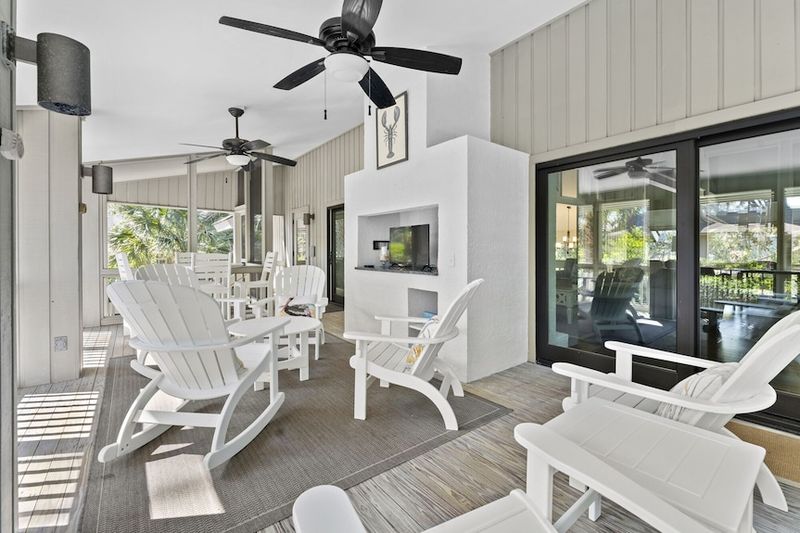 17 Charming Screened Rooms In South Carolina That Feel Like Childhood Summers - Decor Hint Hilton Head Puzzle Paradise