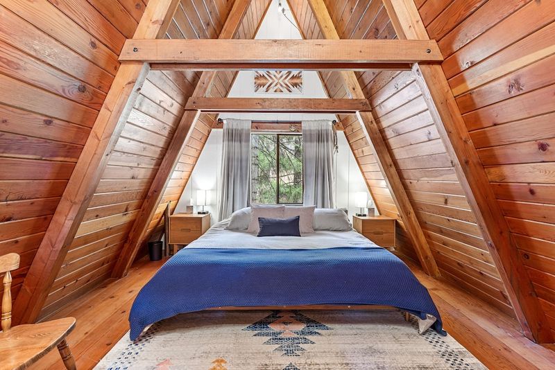 11 Oregon Cabins Offering Interiors That Feel Like Retreats - Decor Hint Rustic Wood Paneling And Exposed Beams