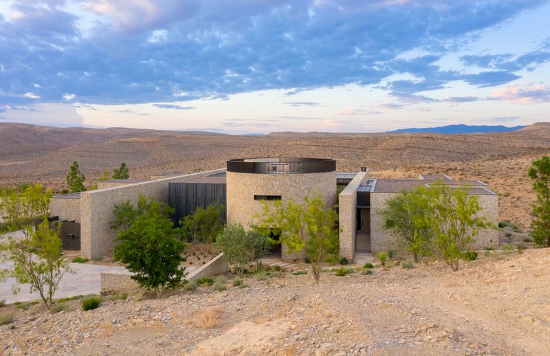 10 Nevada Desert Homes Inspired By Their Surroundings - Decor Hint Fort 137