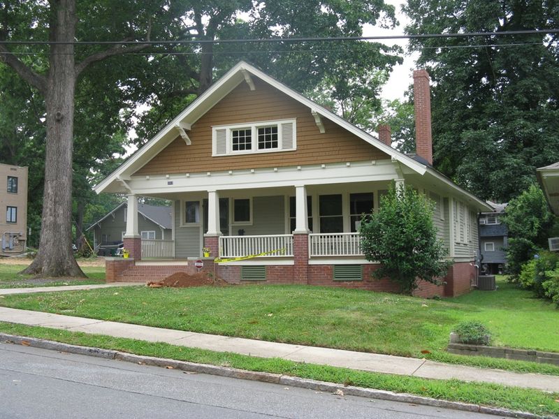 9 North Carolina Porch Styles That Neighbors Envy - Decor Hint Craftsman Bungalow Stoops
