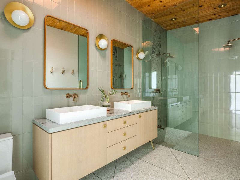 10 Ideas To Bring Classic Retro Bathrooms Into Modern California Homes - Decor Hint Retro Lighting