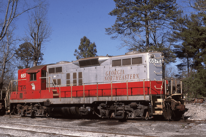 In Georgia, 16 Collectibles On The Decline For 2025 And 6 That Are No Longer Worth Anything - Decor Hint Georgia Railroad Memorabilia Derailing