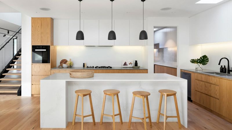 11 New Hampshire Pine Kitchens That Smell Like Cabin Weekends - Decor Hint Minimalist Pine Kitchen With Clean Lines