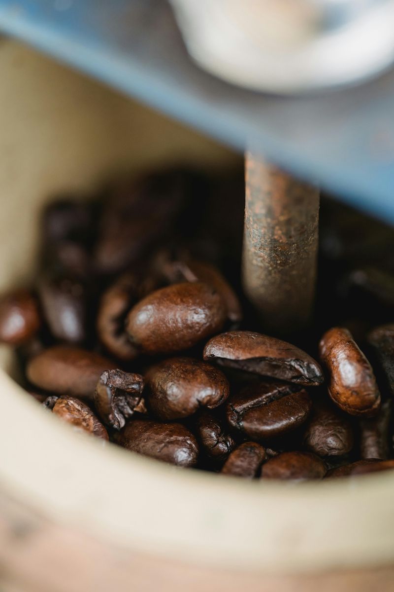 10 Vintage Kitchen Finds That May Be Valuable - Decor Hint Vintage Coffee Grinders