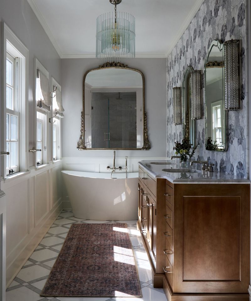 7 Ways Retro Bathrooms Could Make A Stylish Statement In New York Homes - Decor Hint Frosted Glass Cabinets
