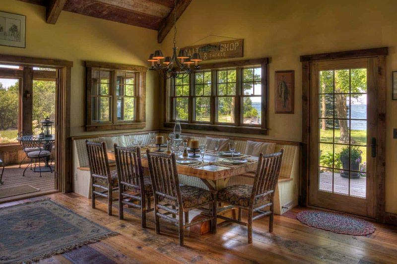 8 Minnesota Rustic Dining Rooms With Classic Character - Decor Hint Cozy Cabin-Inspired Seating
