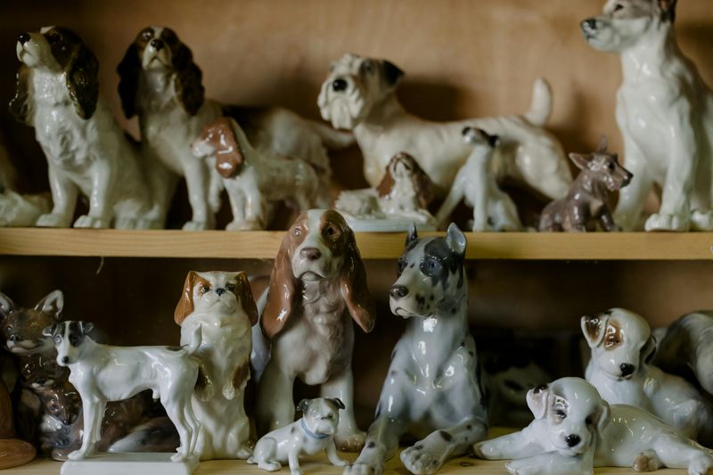11 Vintage Items That Could Give Your Home A Cozier Feel - Decor Hint Porcelain Figurines