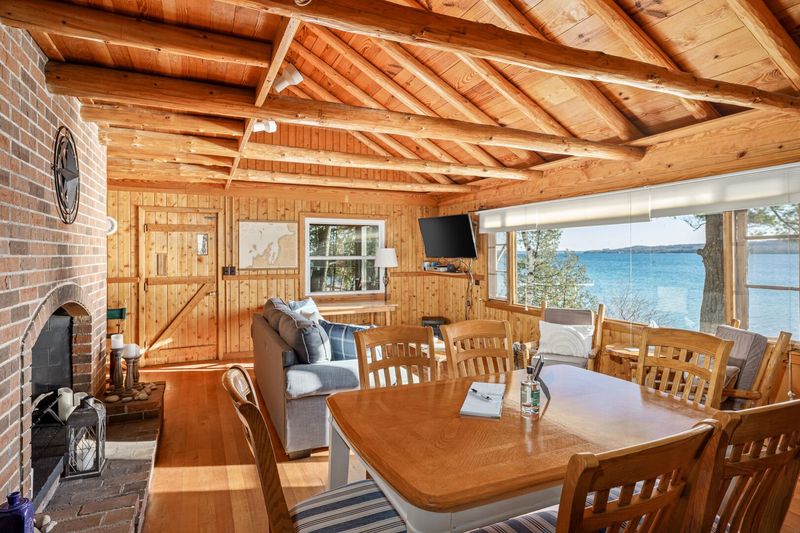 12 Michigan Lake Cottages With Interiors That Complement The Views - Decor Hint Artist's Haven on Lake Leelanau