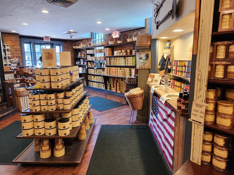 10 Virginia Peanut-Country Snack Stops For The Road - Decor Hint The Peanut Shop Of Williamsburg
