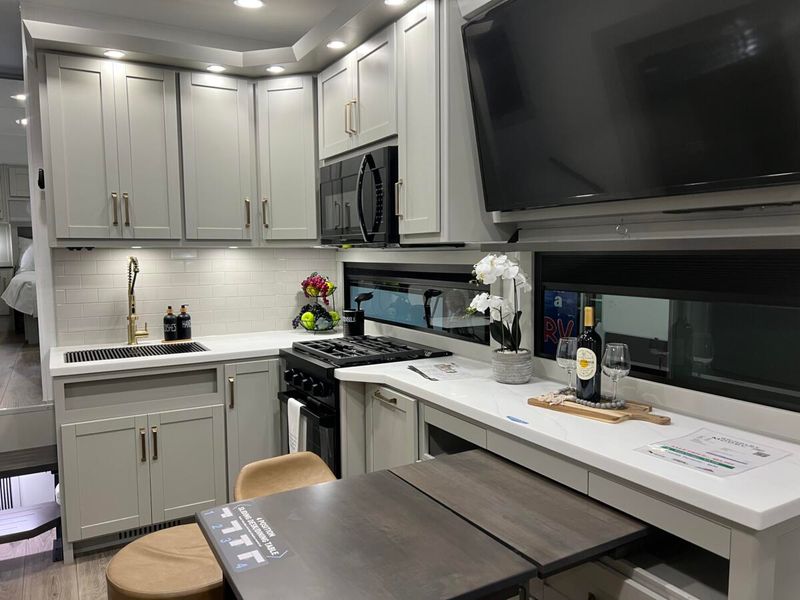 10 Kitchen Design Mistakes Common In Mississippi Homes - Decor Hint Insufficient Electrical Outlets