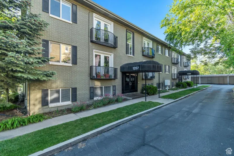 Outdated Condos in Aging Complexes