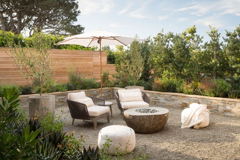 9 Nevada Patios Designed With Xeriscape-Inspired Style - Decor Hint Minimalist Desert-Modern Patios