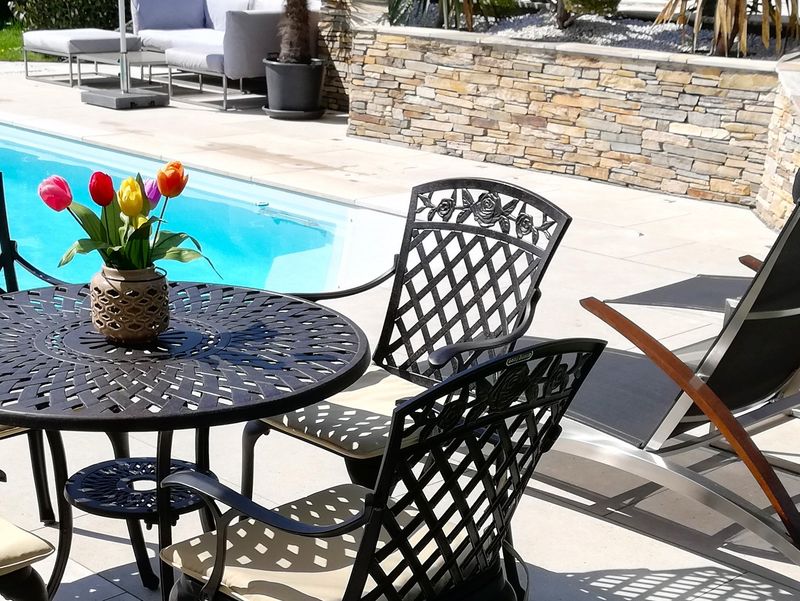 11 Arizona Patio Trends You'll Want To Skip This Year - Decor Hint Metal Furniture Without Shade