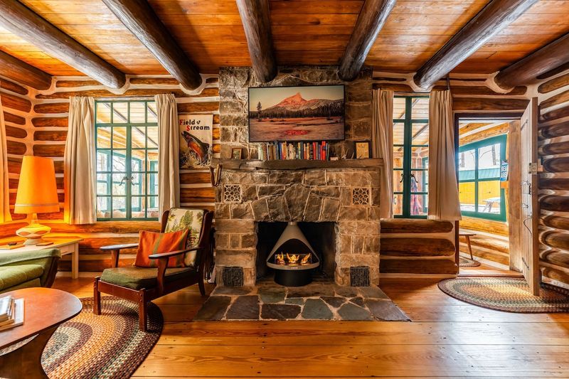 10 Pennsylvania Mountain Cabins With Scenic Views And Inviting Interiors - Decor Hint Poconos Mountain Cabins