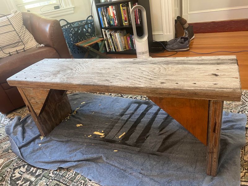 8 Vintage Furniture Pieces Indiana Homeowners Are Rediscovering - Decor Hint Primitive Farmhouse Benches