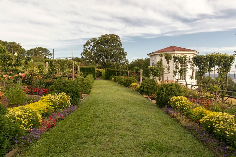 8 Arkansas Farmhouses That Showcase Classic Southern Touches - Decor Hint Farm-To-Table Gardens And Outdoor Living Spaces