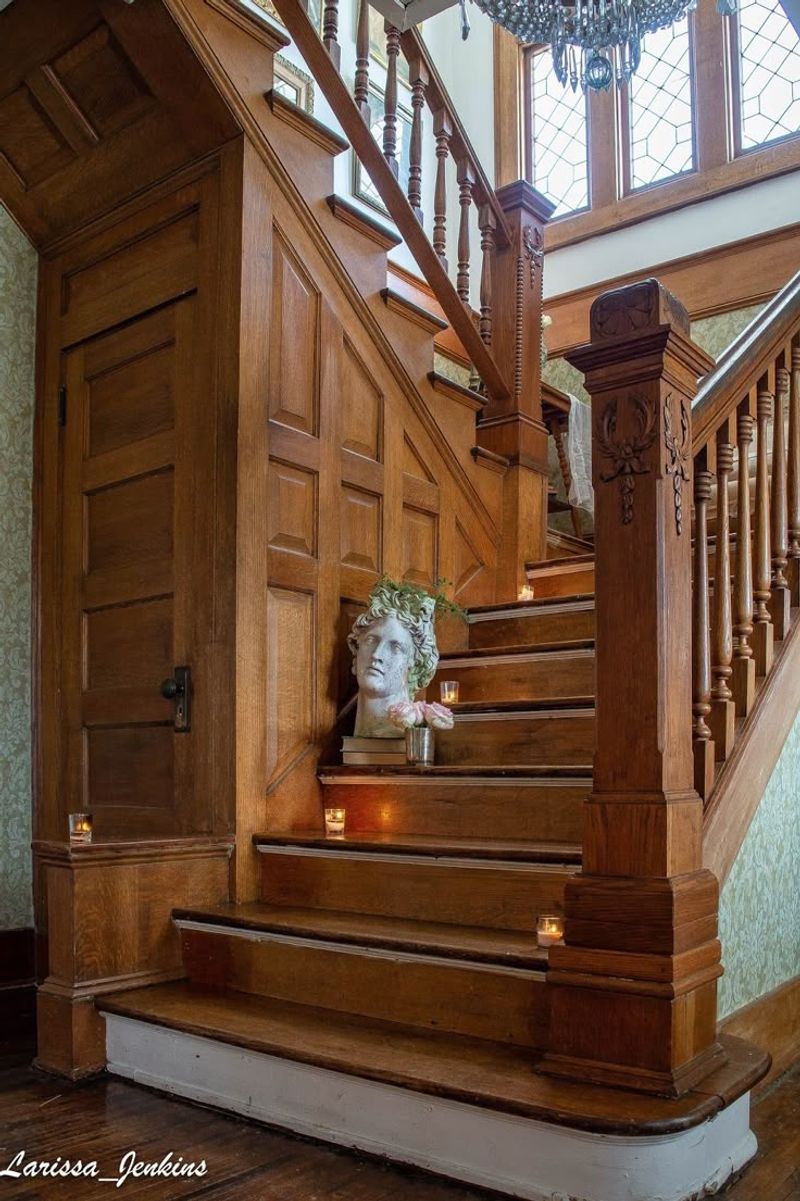 9 Distinctive Craftsman Home Features Disappearing From Ohio - Decor Hint Wooden Staircases