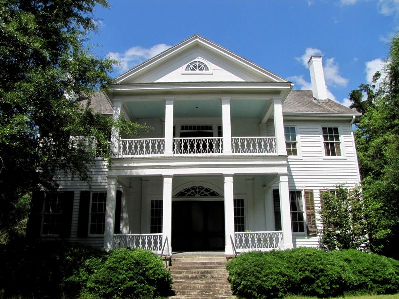 10 Alabama Porch Ceilings Painted Haint Blue Like Grandma Did - Decor Hint Hawthorne Home, Pine Apple