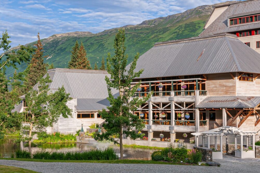 10 Exterior Design Elements Common In Alaska's Cold-Climate Homes - Decor Hint Wind Resistant Roof - Decor Hint