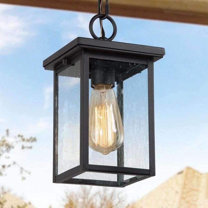 15 Oklahoma Farmhouse Porches That Could Be Perfect For Slow Evenings - Decor Hint Classic Lantern-Style Lighting