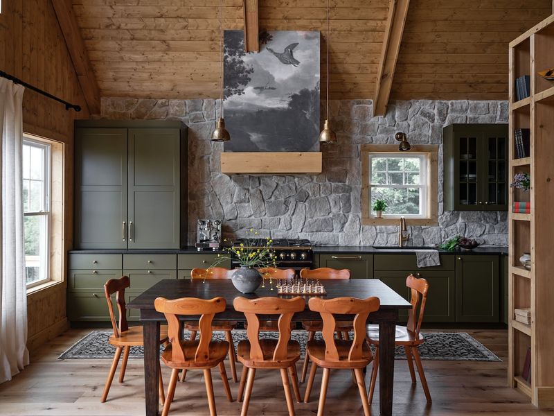 9 Maine Cabins With Decor That Never Goes Out Of Style - Decor Hint Mountain Stone Sanctuary