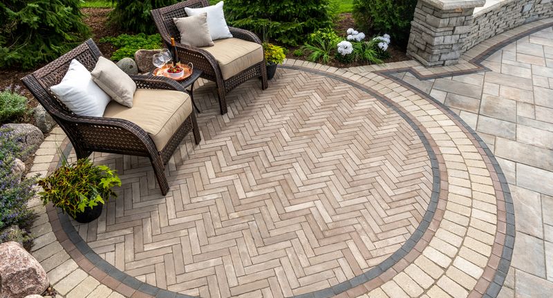 18 Delaware Brick Walkways That Look Like They've Always Been There - Decor Hint Colonial Courtyard Connection