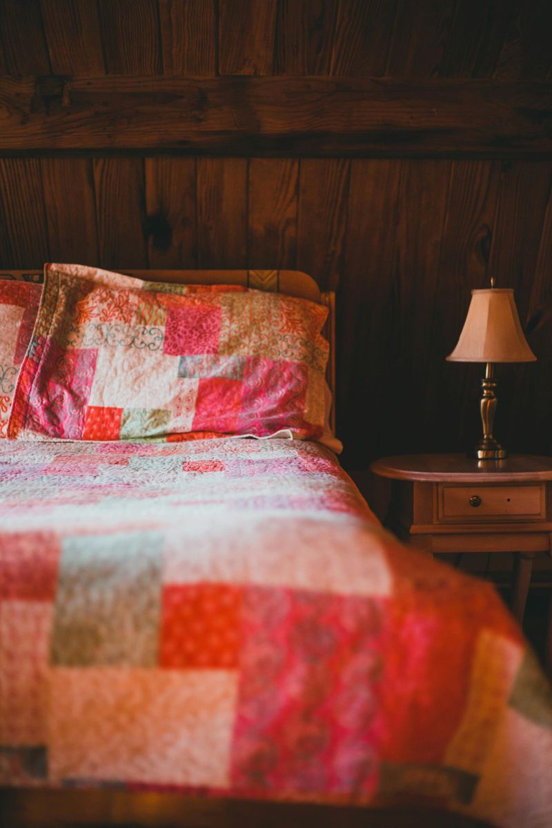 11 Vintage Items That Could Give Your Home A Cozier Feel - Decor Hint Quilted Throw Blankets