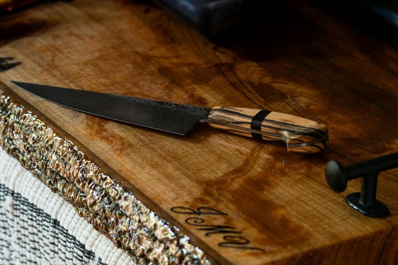 11 Kitchen Items You Should Finally Toss To Free Up Space - Decor Hint Dull Knives