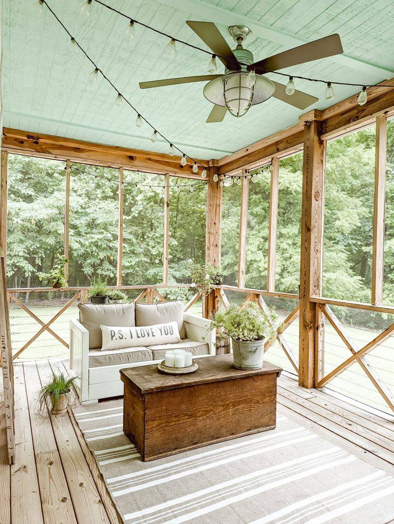 15 Oklahoma Farmhouse Porches That Could Be Perfect For Slow Evenings - Decor Hint Subtle Ceiling Fans for Warm Evenings