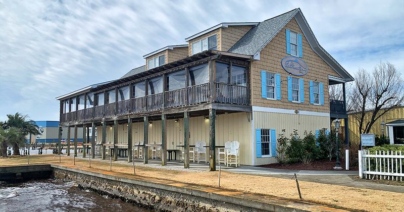 10 North Carolina Seafood Shacks That Taste Like Summer - Decor Hint Saltwater Grill
