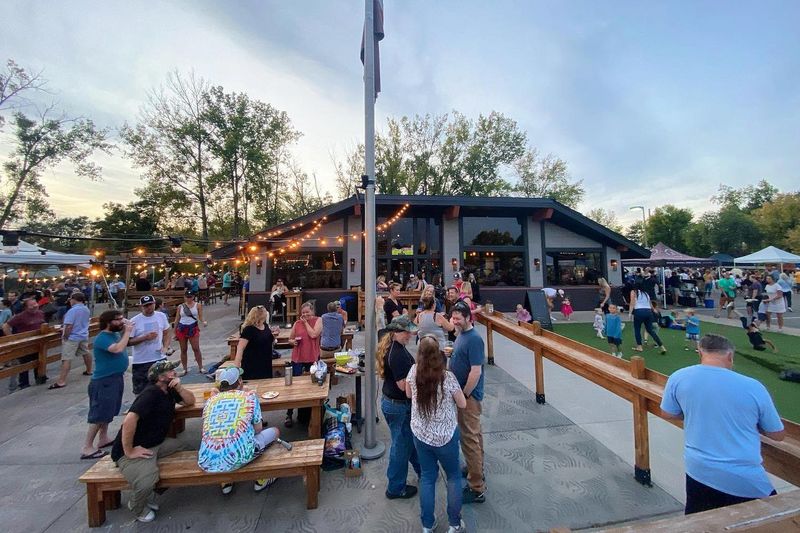 13 Lakeside Dining Spots In Minnesota With Unforgettable Views - Decor Hint Back Channel Brewing – Craft Beer With A View