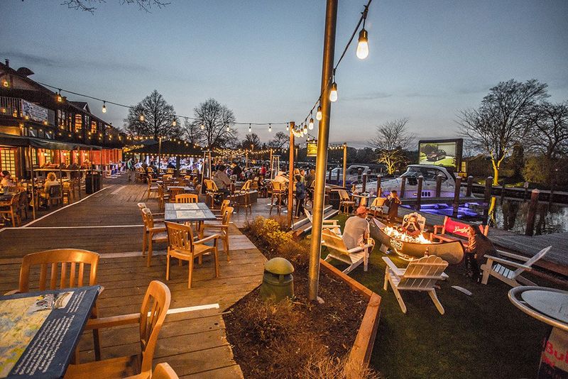 13 Lakeside Dining Spots In Minnesota With Unforgettable Views - Decor Hint Lord Fletcher's Old Lake Lodge – A Minnetonka Institution
