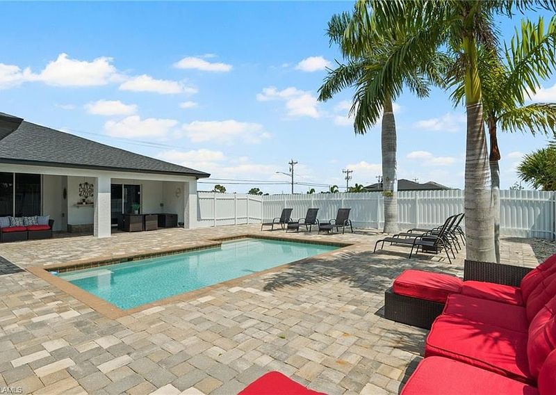 10 Florida Ranch Houses With Backyards Made For Entertaining - Decor Hint Tropical Paradise At Chiquita Boulevard
