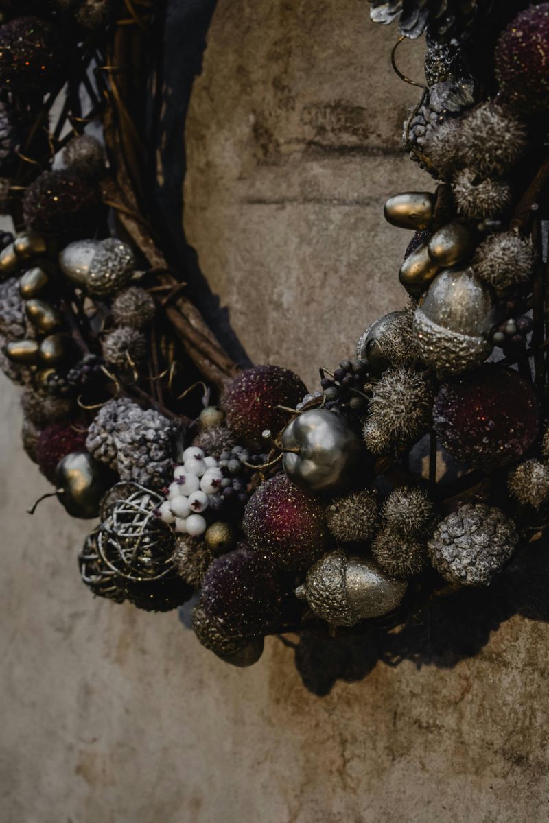 10 Halloween Wreath Ideas That Look Store Bought - Decor Hint Metallic Pumpkin Wreath