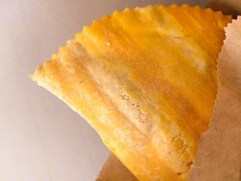 10 Iconic New York Dishes That Only '80s Kids Would Stand Behind - Decor Hint Beef Patties With Coco Bread