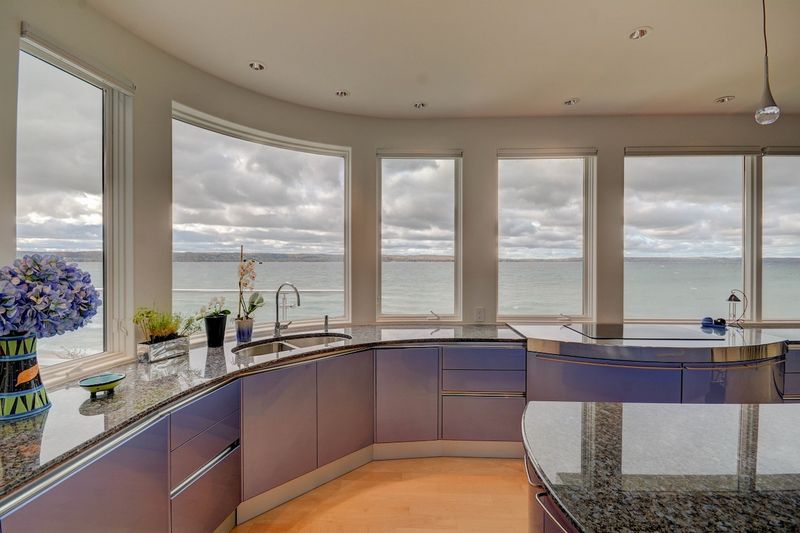 10 Kitchens In Michigan Lake Homes That Might Make The View The Star - Decor Hint Traverse City Lakefront Kitchen