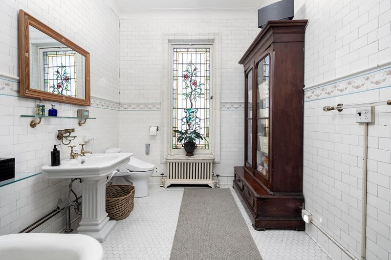 Subway Tile Splendor in Brooklyn Heights
