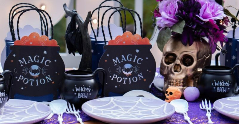 10 North Carolina’s Spookiest Porches That Turn Heads Every Halloween